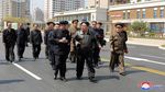 Potret Kim Jong Un Hadiri Peresmian Kompleks Apartemen Baru Korut