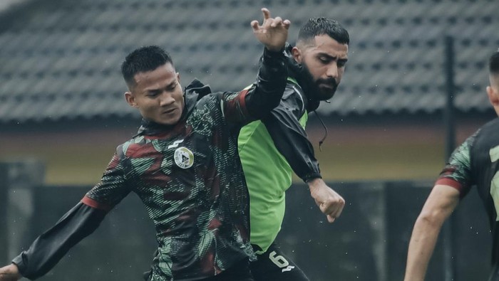 Latihan PSS Sleman jelang lawan Dewa United, Kamis (18/4/2024).
