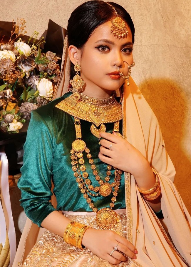 Tampil manglingi, penampilan Putri berubah jadi bak wanita India dipuji oleh para netizen. Cantik banget puttt maa Syaa allah lancar sampe hari H ya put, komentar salah seorang netizen. Foto: Instagram/@da4_putri03