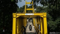 Diketahui Pemkot Depok menggelontorkan dana Rp 3,7 miliar untuk merekonstruksi jembatan yang telah berusia 25 tahun.
