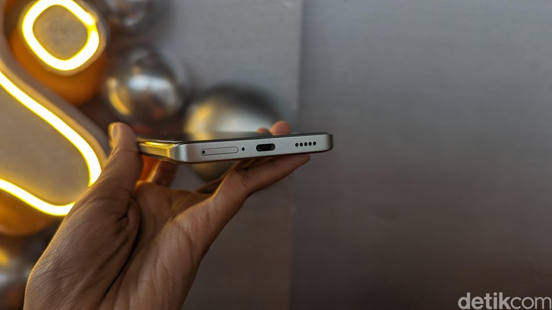 Redmi Note 13 Pro+ 5G edisi Mystic Silver