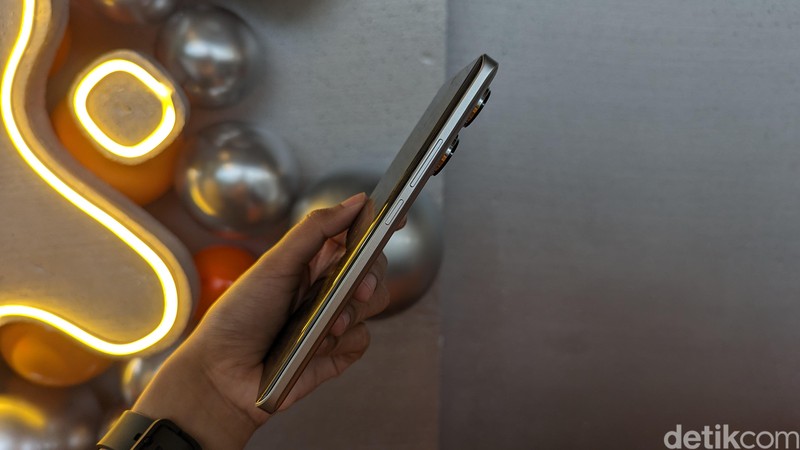 Redmi Note 13 Pro+ 5G edisi Mystic Silver