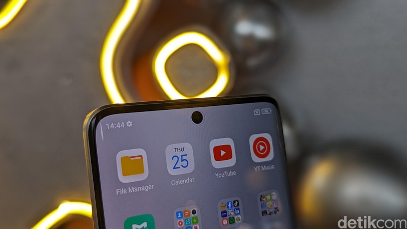 Redmi Note 13 Pro+ 5G edisi Mystic Silver