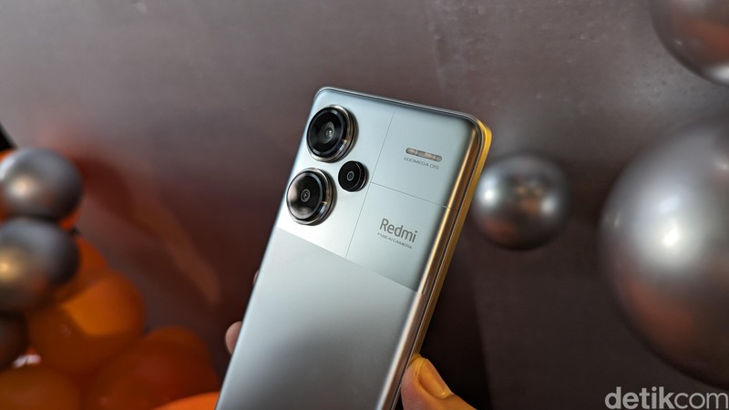 Redmi Note 13 Pro+ 5G edisi Mystic Silver