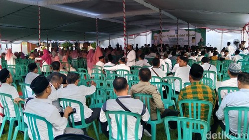 Safari syawal dan halal bi halal Pj Gubernur NTB, Lalu Gita Ariadi, dengan Keluarga Besar Dikbud Bima, di SMKN 3 Kota Bima, Kamis (18/4/2024) sore. (Dok. Rafiin/detikBali)