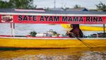 Potret Pasar Terapung Lok Baintan, Ada Penjual Sate hingga Hasil Tani