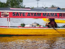 Potret Pasar Terapung Lok Baintan, Ada Penjual Sate hingga Hasil Tani