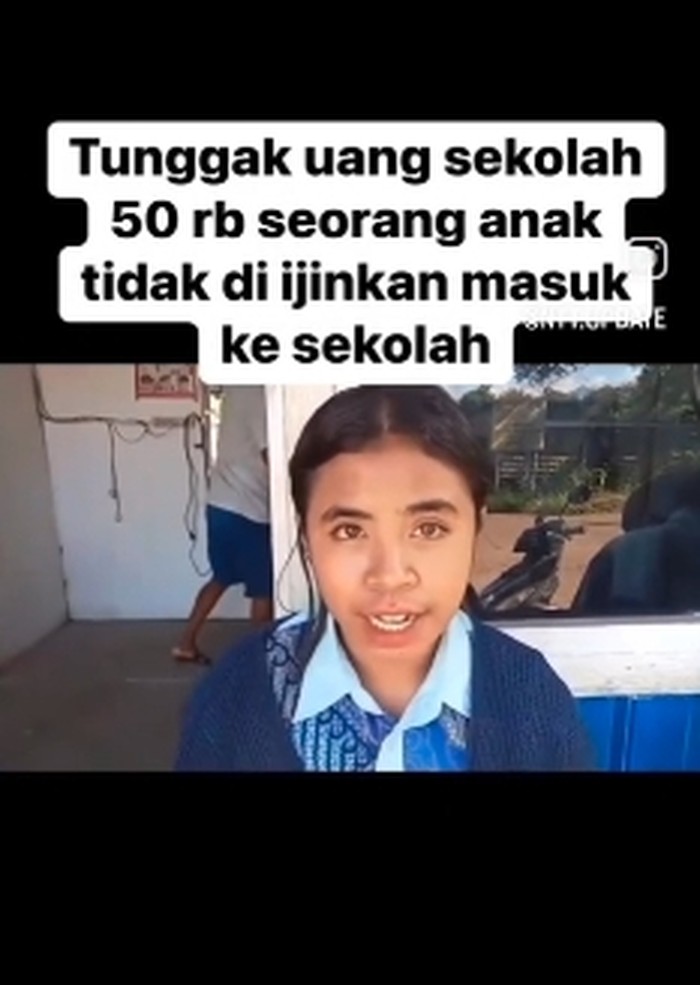 Siswi SMA Negeri 2 Maumere yang tidak boleh ikut ujian karena nunggak uang sekolah. (Tangkapan layar)