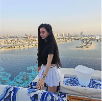 Kim Lim awalnya berencana ke Bandara Dubai untuk pulang ke Singapura. Namun rencana tersebut akhirnya dia tunda karena situasi bandara pun kacau-balau. Foto: Dok. Instagram kimlimhl thejianhaotan
