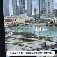 Kim Lim memperlihatkan situasi kawasan Burj Khalifa yang biasanya ramai, kini sangat sepi akibat banjir yang melanda Dubai. Foto: Dok. Instagram kimlimhl thejianhaotan