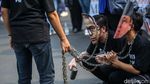 Teatrikal 2 Hakim MK Dirantai Warnai Aksi di Patung Kuda