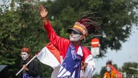 Begini ekspresi peserta aksi yang naik engrang. 