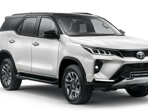 Kapan Toyota Fortuner Hybrid Dijual di Indonesia?