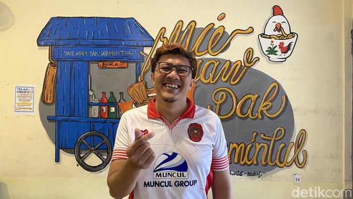 Veta Mandra, pemilik Mie Ayam Pak Sarmintul yang menjadi sponsor Persiba Bantul, Kamis (18/4/2024).