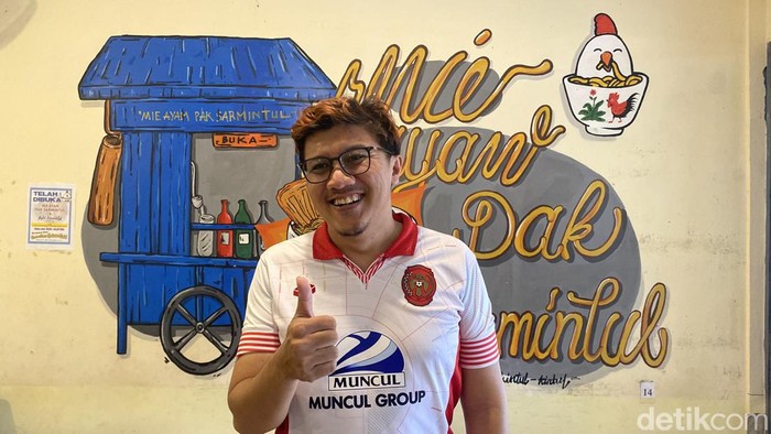 Veta Mandra, pemilik Mie Ayam Pak Sarmintul yang menjadi sponsor Persiba Bantul, Kamis (18/4/2024).