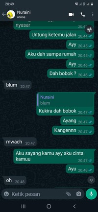 Auto correct kadang suka kasih suggestion yang nggak sesuai dan ending-nya bikin ngakak. Kayak chat di berikut ini.