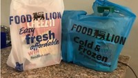 Yang ini tak kalah kreatif, supermarket ini sediakan plastik dengan warna berbeda yang mana warna biru untuk menempatkan makanan forzen. Foto: Pool/Site