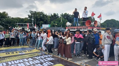 Aksi Pelajar Dukung MK Tetap Menjaga Demokrasi