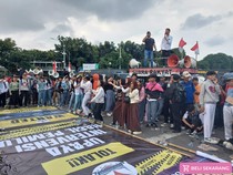 Aksi Pelajar Dukung MK Tetap Menjaga Demokrasi