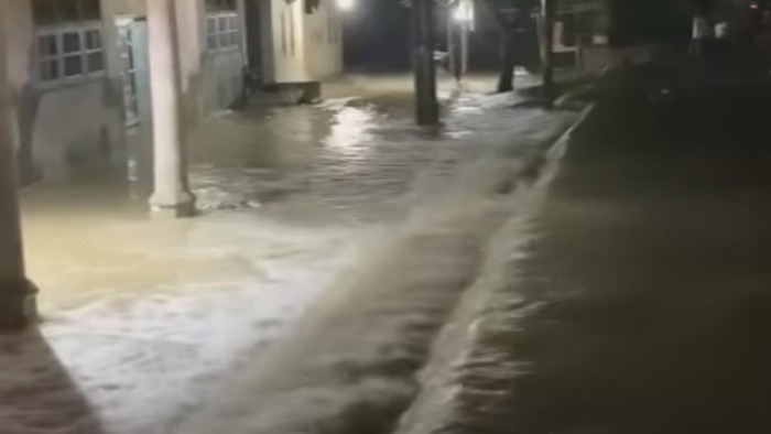 Banjir Terjang Rumah Warga di Lebak Banten