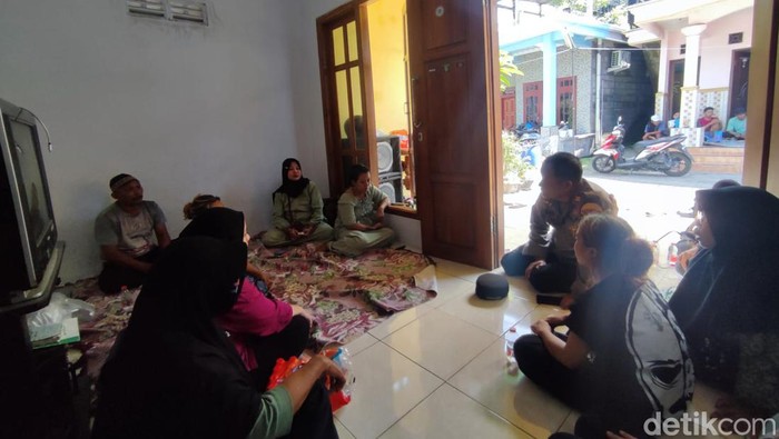 Bapak anak Gresik tercebur Kalimas Sidoarjo