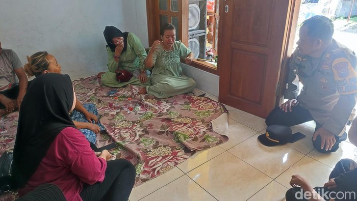 Bapak anak Gresik tercebur Kalimas Sidoarjo