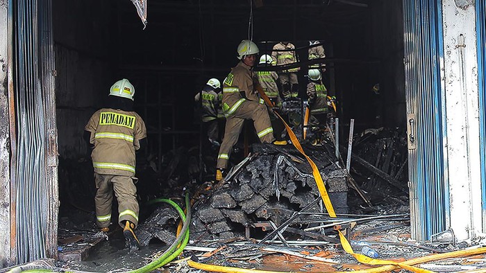 Tragedi Memilukan: Nyawa Melayang dalam Kebakaran Toko Bingkai Mampang