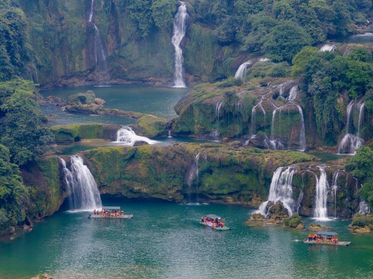 Cantiknya Air Terjun Transnasional Detian di Chongzuo China