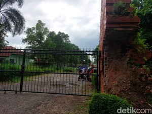 Salah Satu Akses ke Stadion Ranggajati Ditutup gegara Gapura Nyaris Roboh