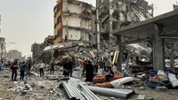 Tentara pendudukan IDF diketahui membombardir Gaza Tengah, khususnya di kawasan Kamp Nuseirat selama seminggu terakhir dan membuat sejumlah apartemen hancur.