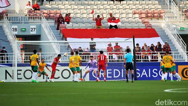 Indonesia meraih kemenangan pertamanya di Piala Asia U-23 2024. Garuda Muda membungkam Australia 1-0 lewat gol Komang Teguh di Abdullah bin Khalifa Stadium, Kamis (18/4/2024) malam.