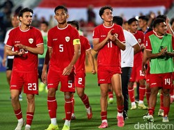 Para pemain Indonesia seusai laga melawan Australia yang berakhir dengan kemenangan 1-0 untuk Indonesia. (Foto: Jalu Pamuncar)