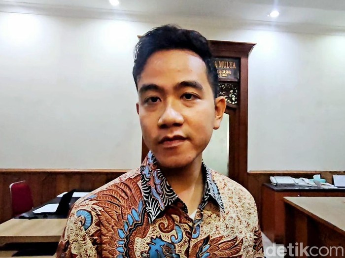 Gibran Rakabuming Raka di Balai Kota Solo, Jumat (19/4/2024).