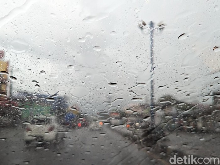 Ilustrasi hujan di Makassar