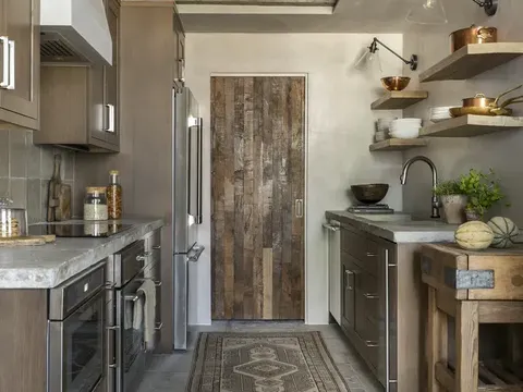 Inspirasi lemari kabinet di dapur yang kecil.