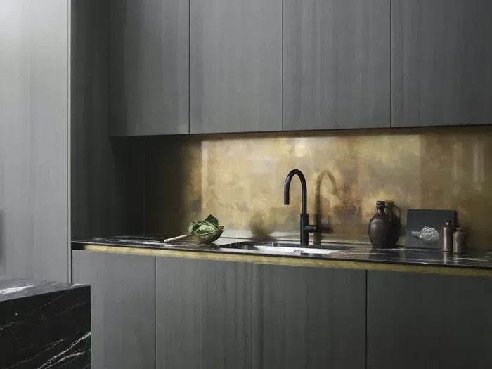 Inspirasi lemari kabinet di dapur yang kecil.