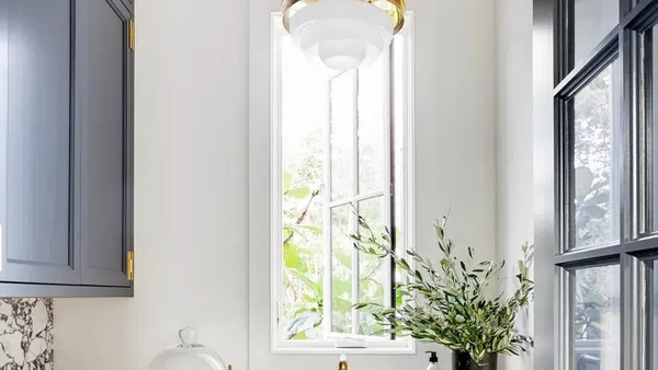 10 Inspirasi Desain Lemari Kabinet untuk Dapur Sempit