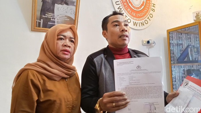 Evi Susanti dan kuasa hukumnya meminta Polda Sumsel lanjut usut laporan kehilangan Rp 700 juta di rekening bank plat merah miliknya, Jumat (19/4/2024).
