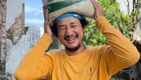 Beberapa waktu lalu, Isa Bajaj juga sempat menetap lama di kampung halamannya. Ia kembali ke Magetan dan hidup sederhana di tempat kelahirannya. Foto: Instagram/isa_bajaj
