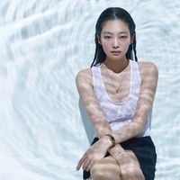 Beberapa cincin yang dikenakannya berkisar Rp 48 juta hingga Rp 151 juta. Sedangkan cincin Jennie BLACKPINK paling mahal dapat mencapai Rp 64 juta. Foto: dok. Vogue Korea