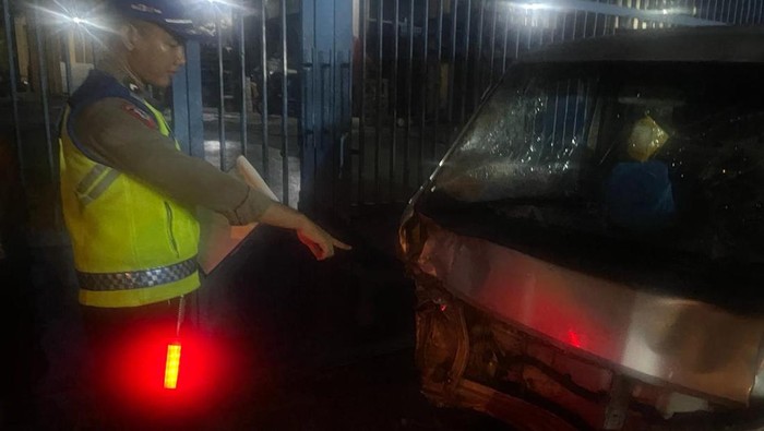 Tabrakan Adu Banteng Pikap Vs 2 Motor di Depok Diduga karena Sopir Ngantuk