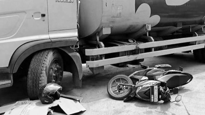 Kecelakaan antara truk dan motor terjadi di wilayah Pelabuhan Boom Baru, Kecamatan Ilir Timur II, Palembang, Jumat (19/4/2024). Kecelakaan tersebut menewaskan penumpang motor.
