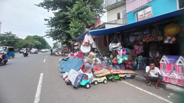 Kondisi Pasar Gembrong di Jatinegara, Jakarta Timur yang sepi pengunjung, Jumat (19/4/2024).