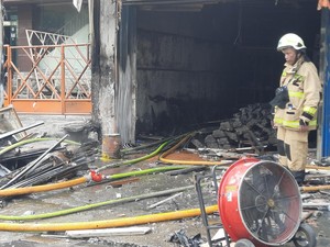 Pemadaman Kebakaran di Toko Bingkai Mampang Selesai, Lalin Dibuka Lagi
