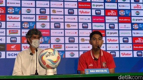 Konferensi pers Bali United, Jumat (19/4/2024) jelang laga melawan Bhayangkara di Stadion Kapten I Wayan Dipta, Gianyar. (Siti Muamalah/detikBali)