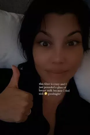 Kourtney Kardashian Minum ASI untuk Atasi Mual, Memangnya Berkhasiat?