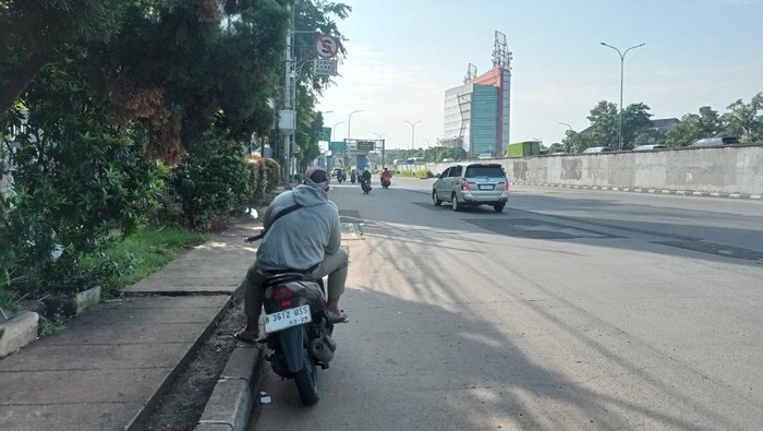 Lalu Lintas Terkendali di TB Simatupang Menuju Pasar Rebo Kembali Normal Paska Selesainya Pengerjaan Galian Polder