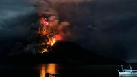 Pusat Vulkanologi dan Mitigasi Bencana Geologi (PVMBG) menyampaikan status Gunung Ruang level IV atau awas. Sejak Kamis (18/4/2024), masyarakat diimbau tidak berada di radius 6 km dari Gunung Ruang. (Dok. X/infomitigasi)