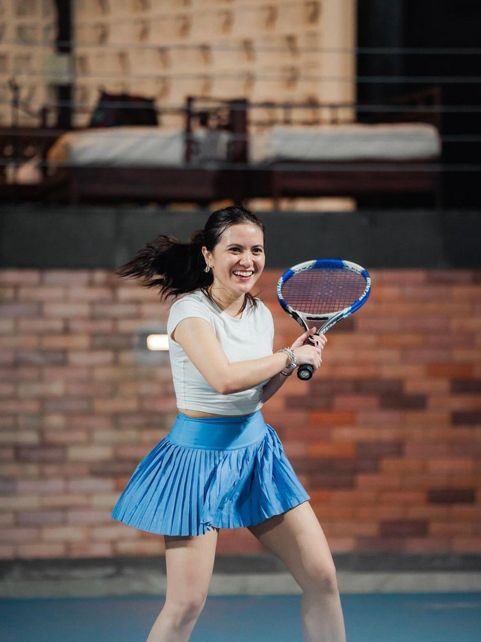 Marsha Aruan Marsha Aruan ketagihan main tenis