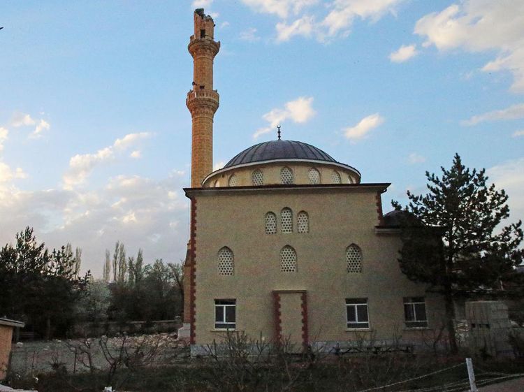 Masjid Rusak Akibat Gempa M 5,6 di Turki